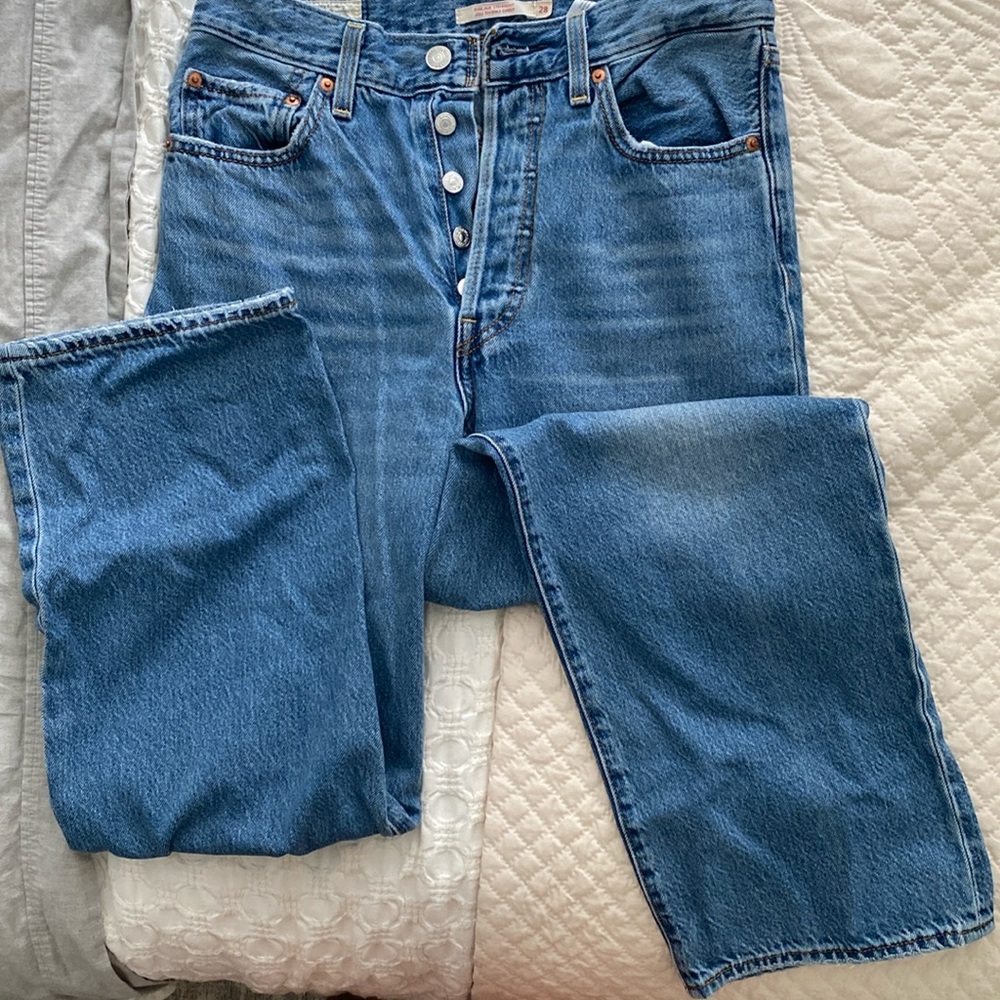 Levi’s Ribcage Straight - Size 28 - Picture 3 of 8
